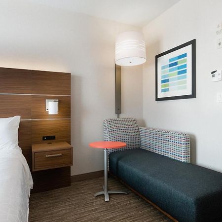 Holiday Inn Express Grande Prairie By Ihg Bagian luar foto
