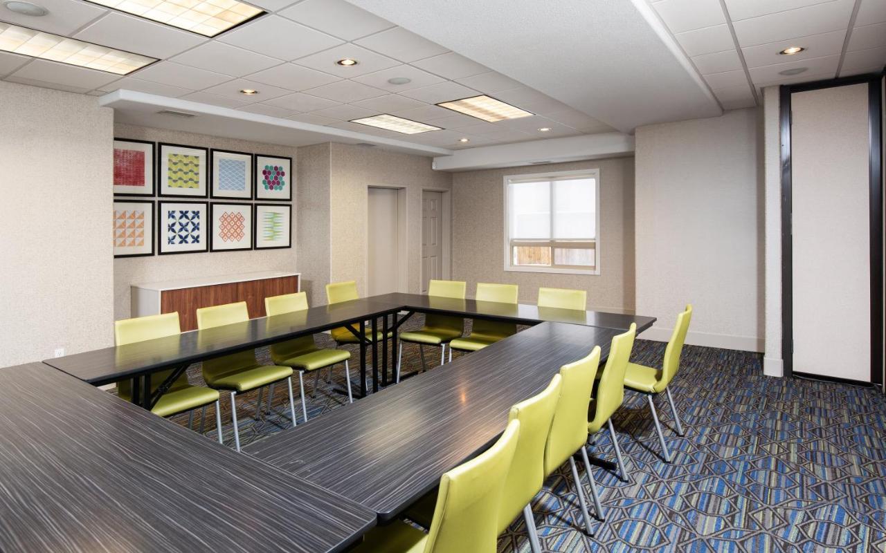 Holiday Inn Express Grande Prairie By Ihg Bagian luar foto