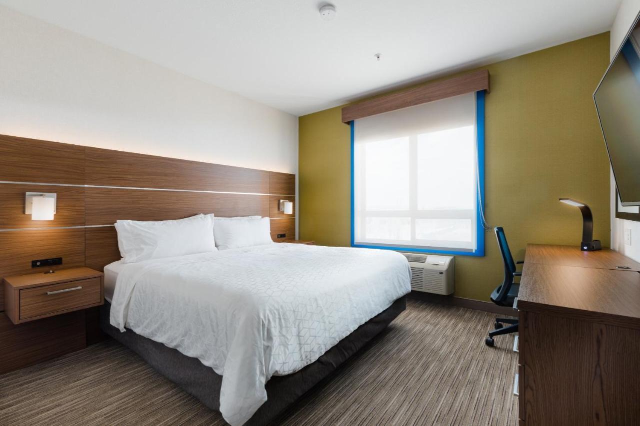 Holiday Inn Express Grande Prairie By Ihg Bagian luar foto