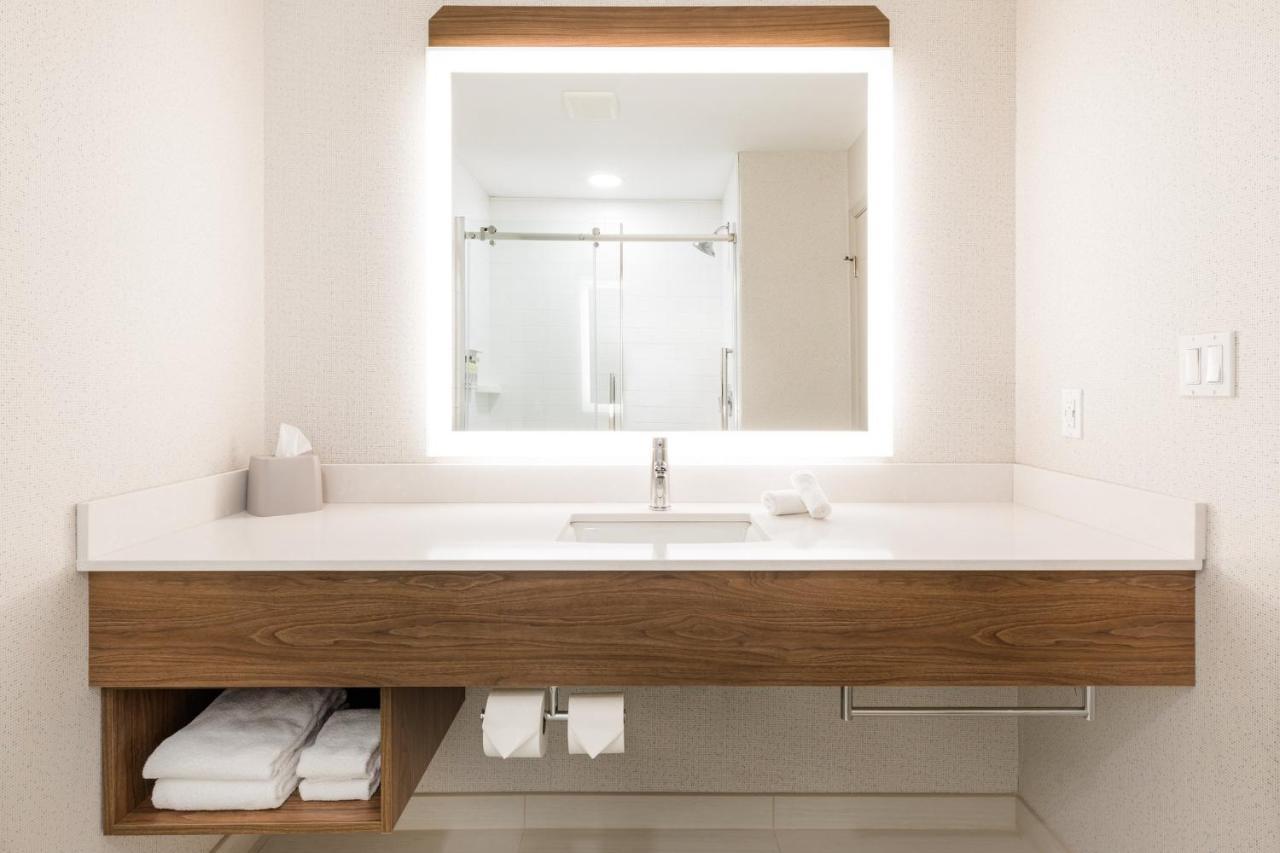 Holiday Inn Express Grande Prairie By Ihg Bagian luar foto