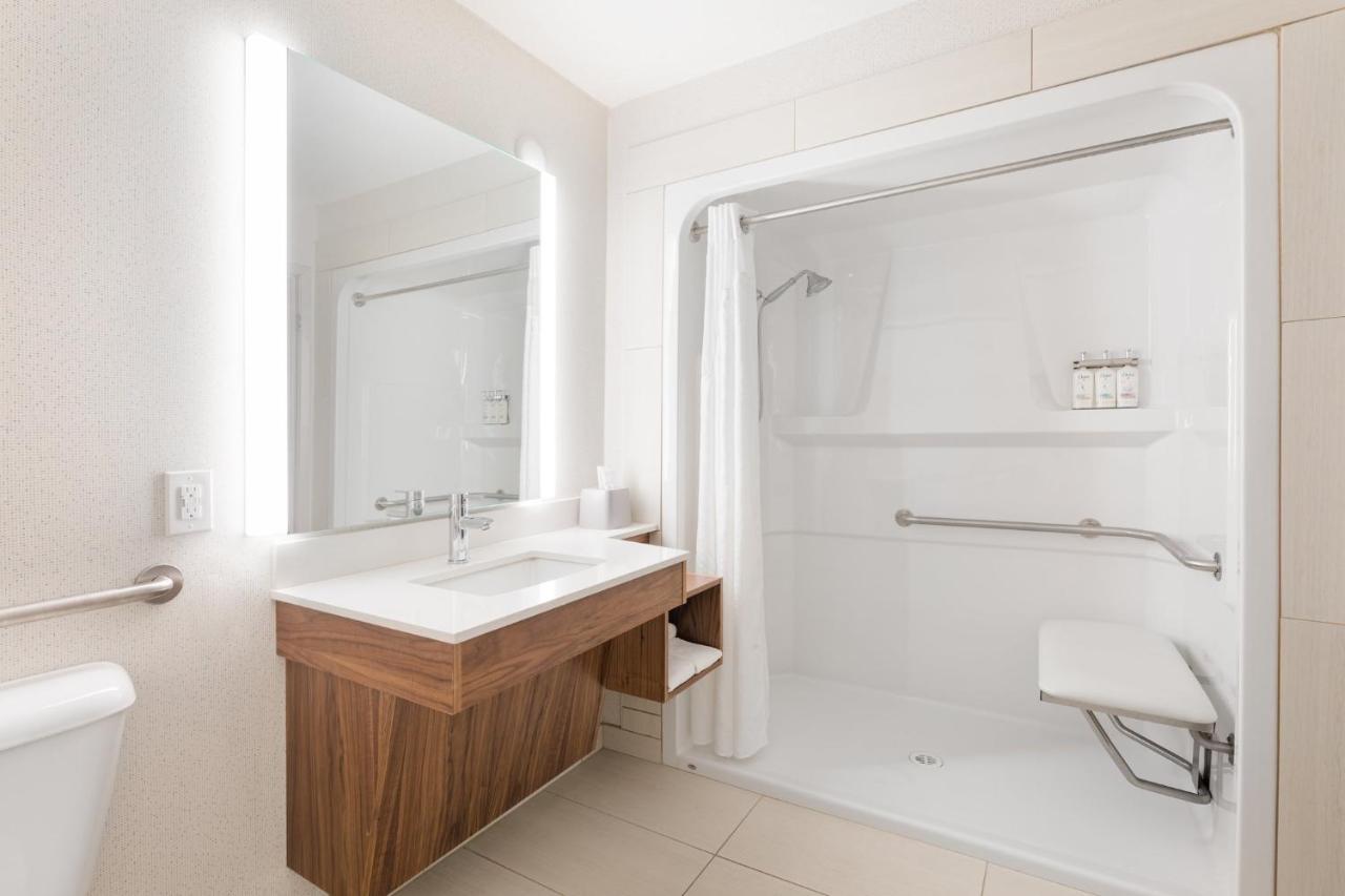 Holiday Inn Express Grande Prairie By Ihg Bagian luar foto