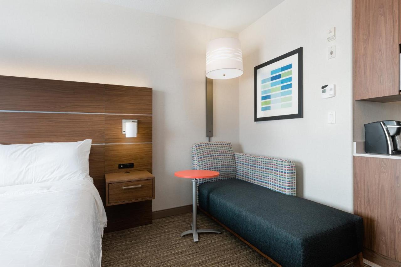 Holiday Inn Express Grande Prairie By Ihg Bagian luar foto