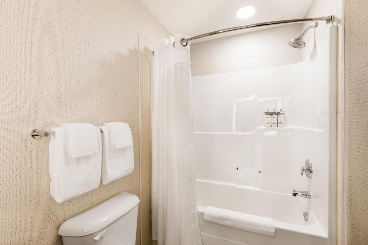 Holiday Inn Express Grande Prairie By Ihg Bagian luar foto