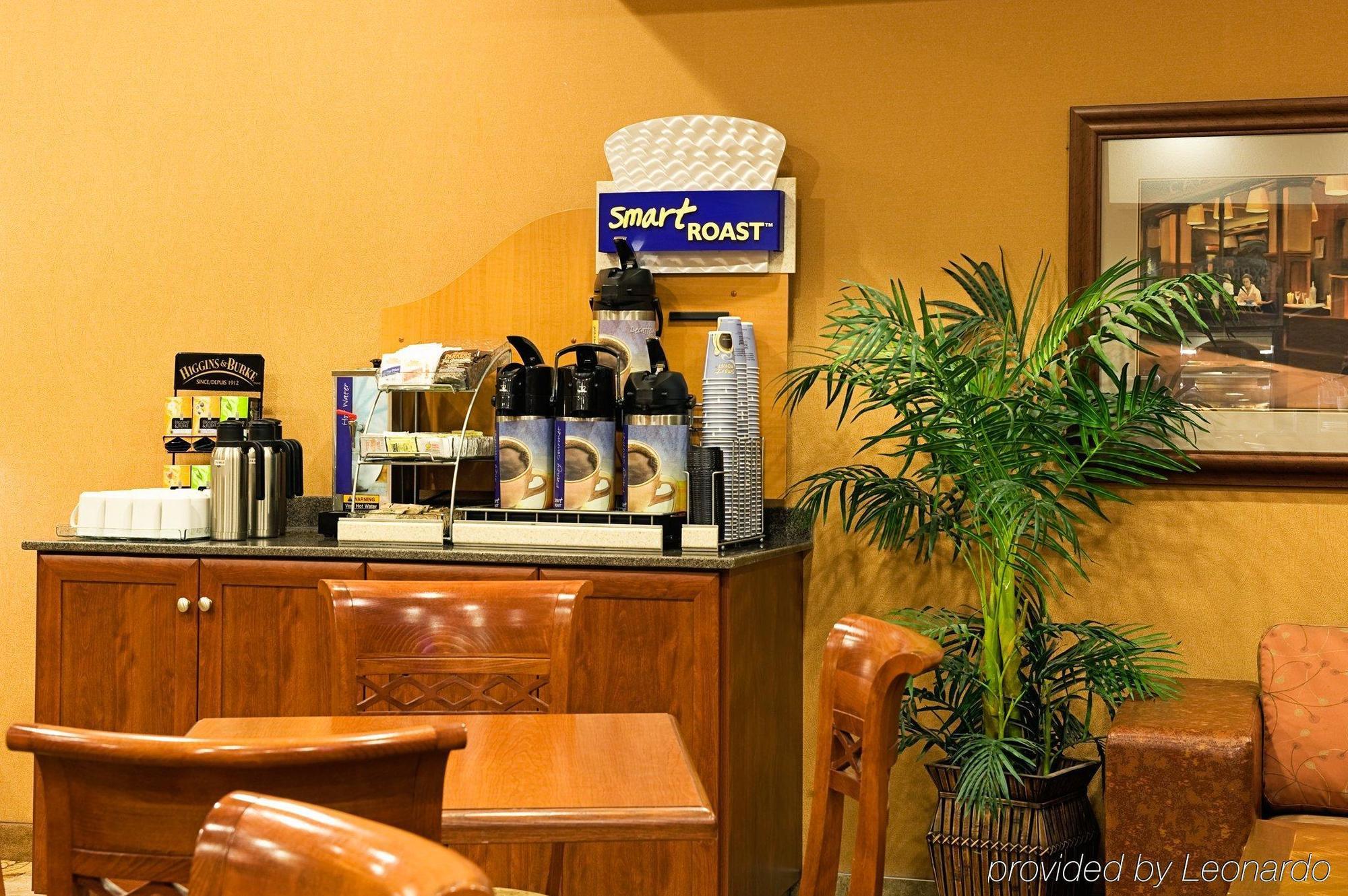 Holiday Inn Express Grande Prairie By Ihg Restoran foto