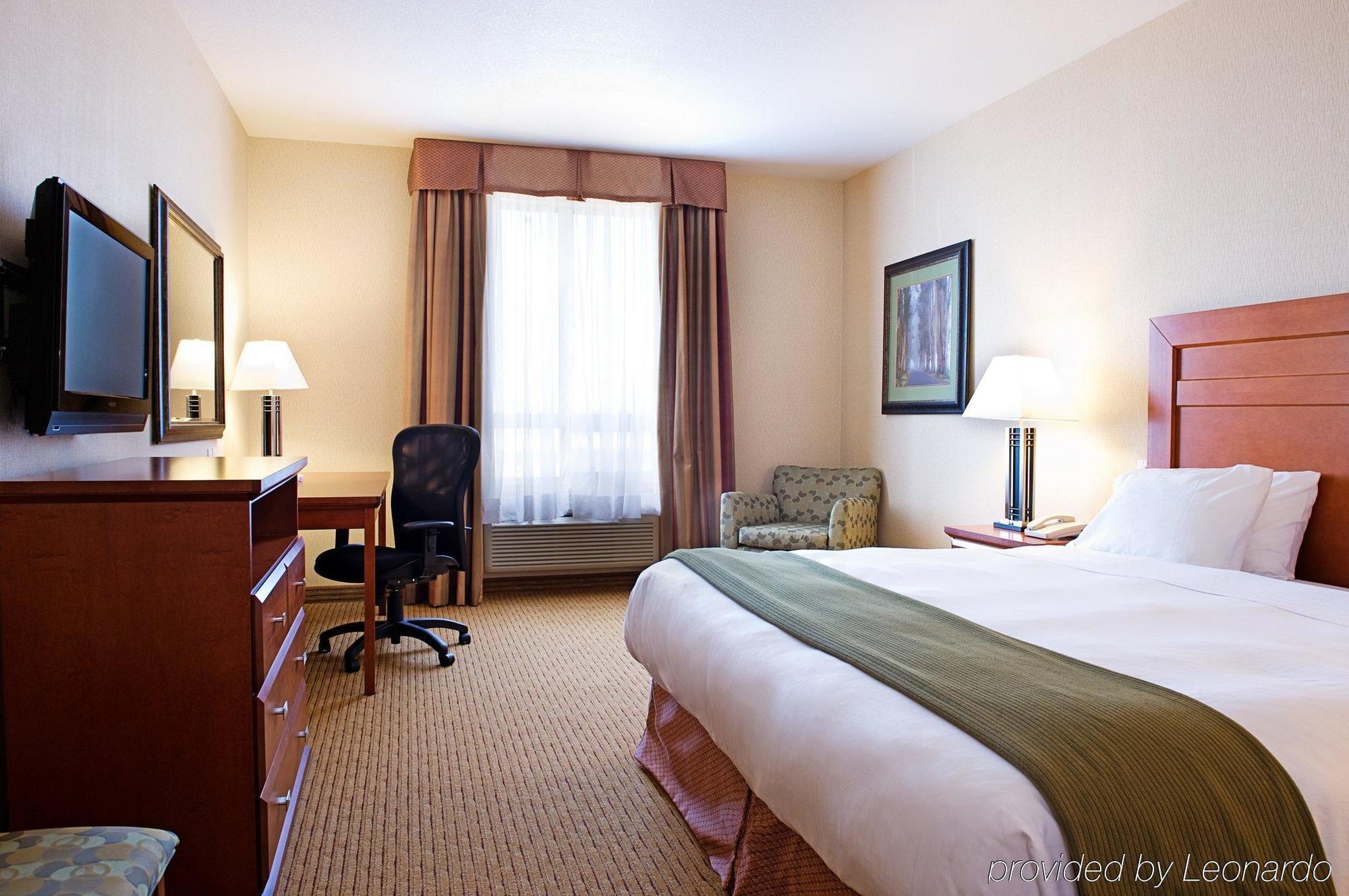 Holiday Inn Express Grande Prairie By Ihg Bagian luar foto