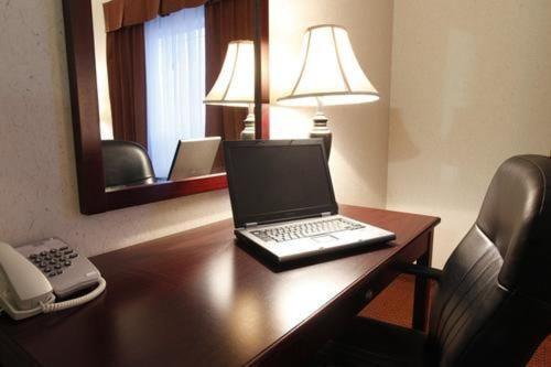 Holiday Inn Express Grande Prairie By Ihg Bagian luar foto
