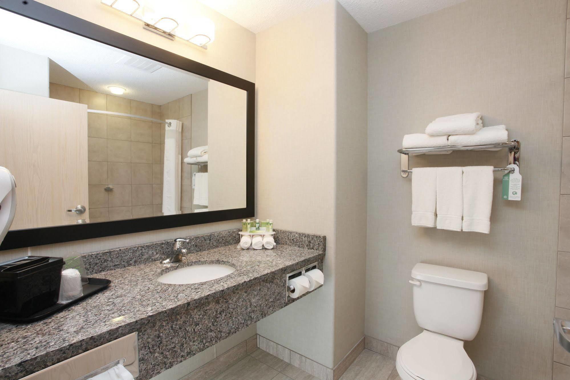 Holiday Inn Express Grande Prairie By Ihg Bagian luar foto