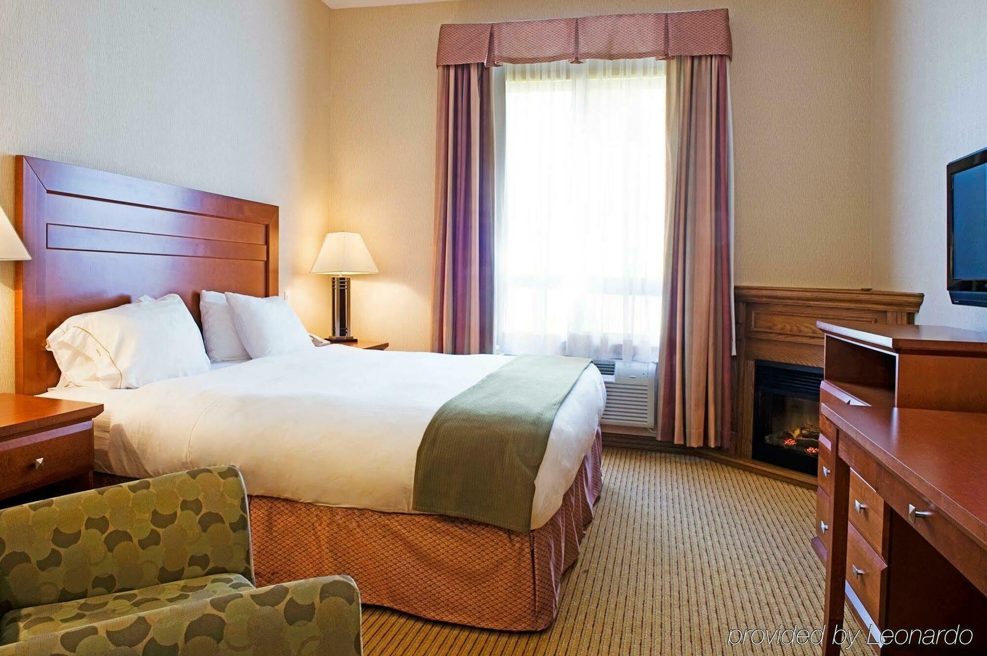 Holiday Inn Express Grande Prairie By Ihg Bagian luar foto