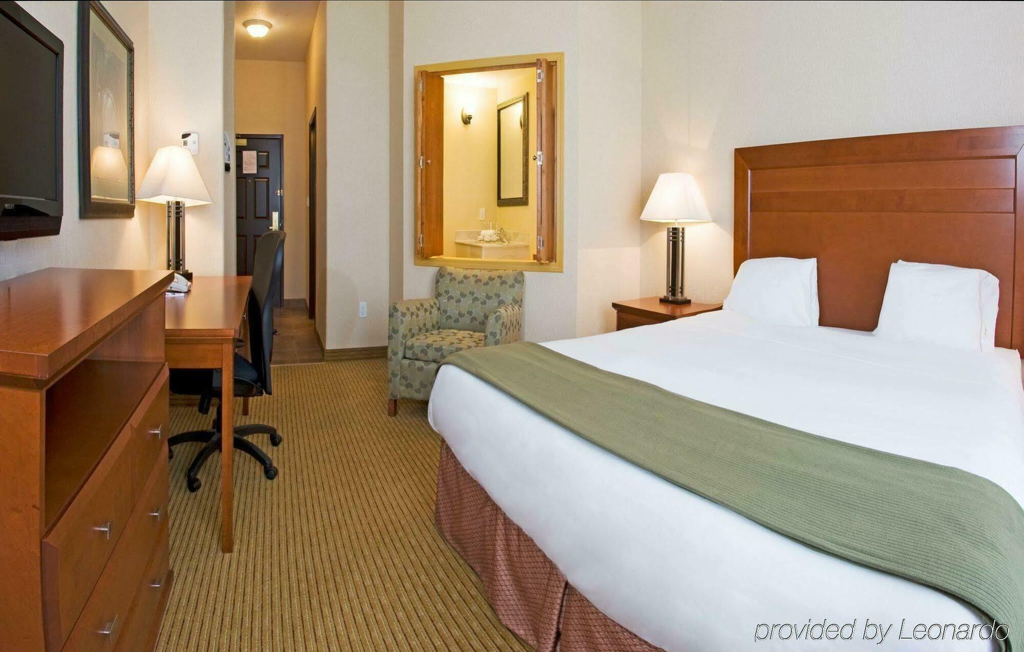 Holiday Inn Express Grande Prairie By Ihg Bagian luar foto