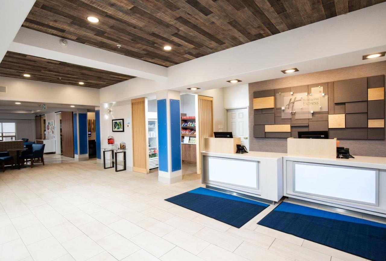 Holiday Inn Express Grande Prairie By Ihg Bagian luar foto