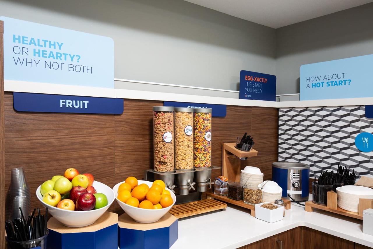 Holiday Inn Express Grande Prairie By Ihg Bagian luar foto