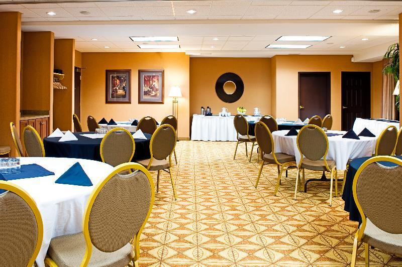 Holiday Inn Express Grande Prairie By Ihg Bagian luar foto