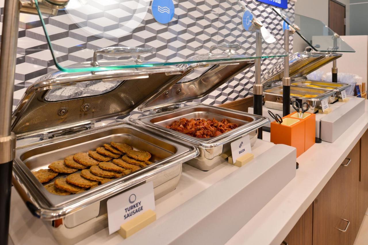 Holiday Inn Express Grande Prairie By Ihg Bagian luar foto