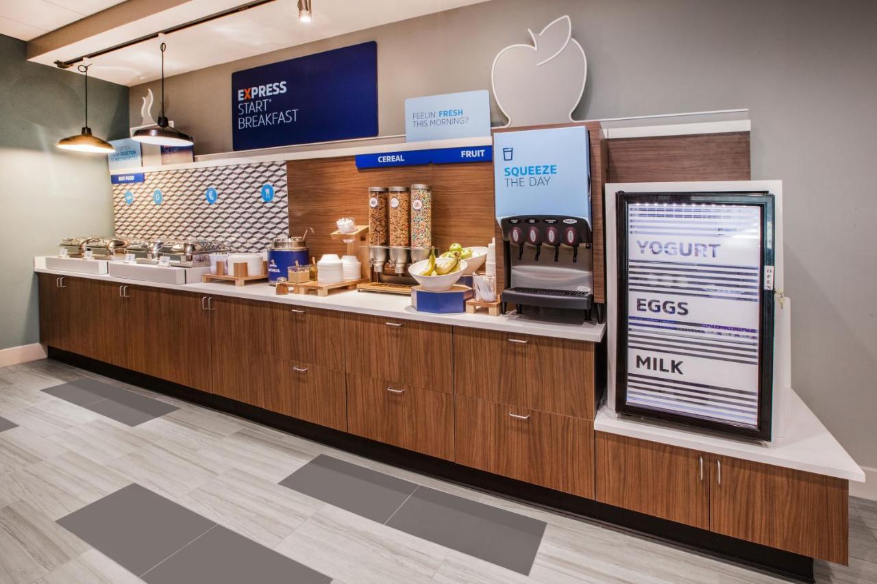 Holiday Inn Express Grande Prairie By Ihg Bagian luar foto