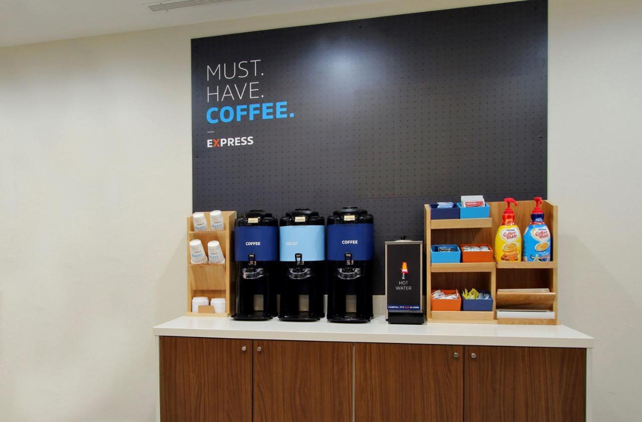 Holiday Inn Express Grande Prairie By Ihg Bagian luar foto